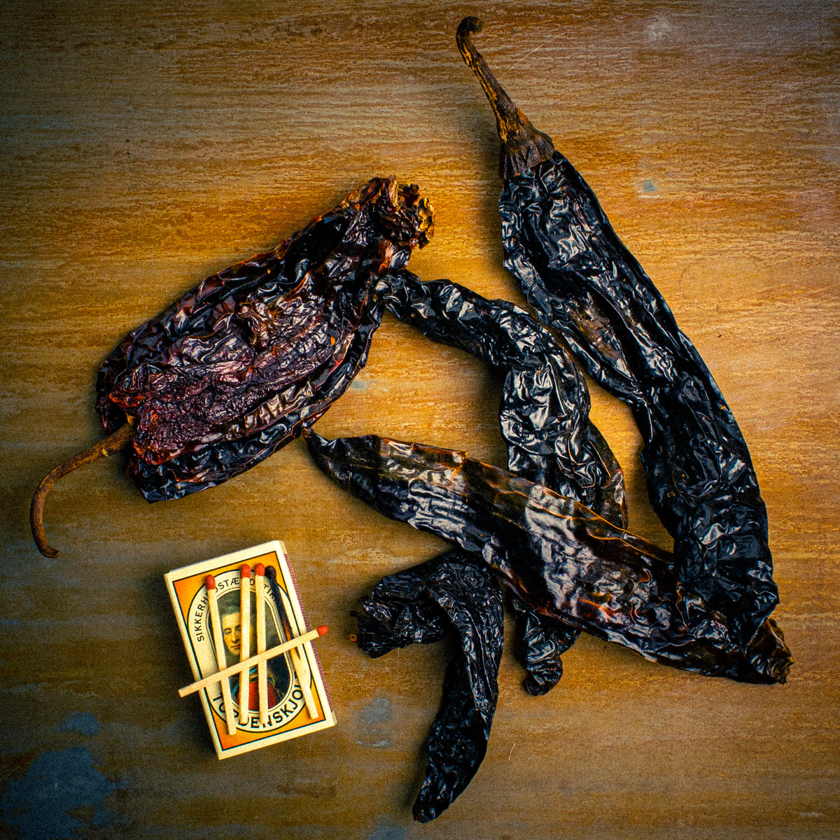 Pasilla - hela och torkade